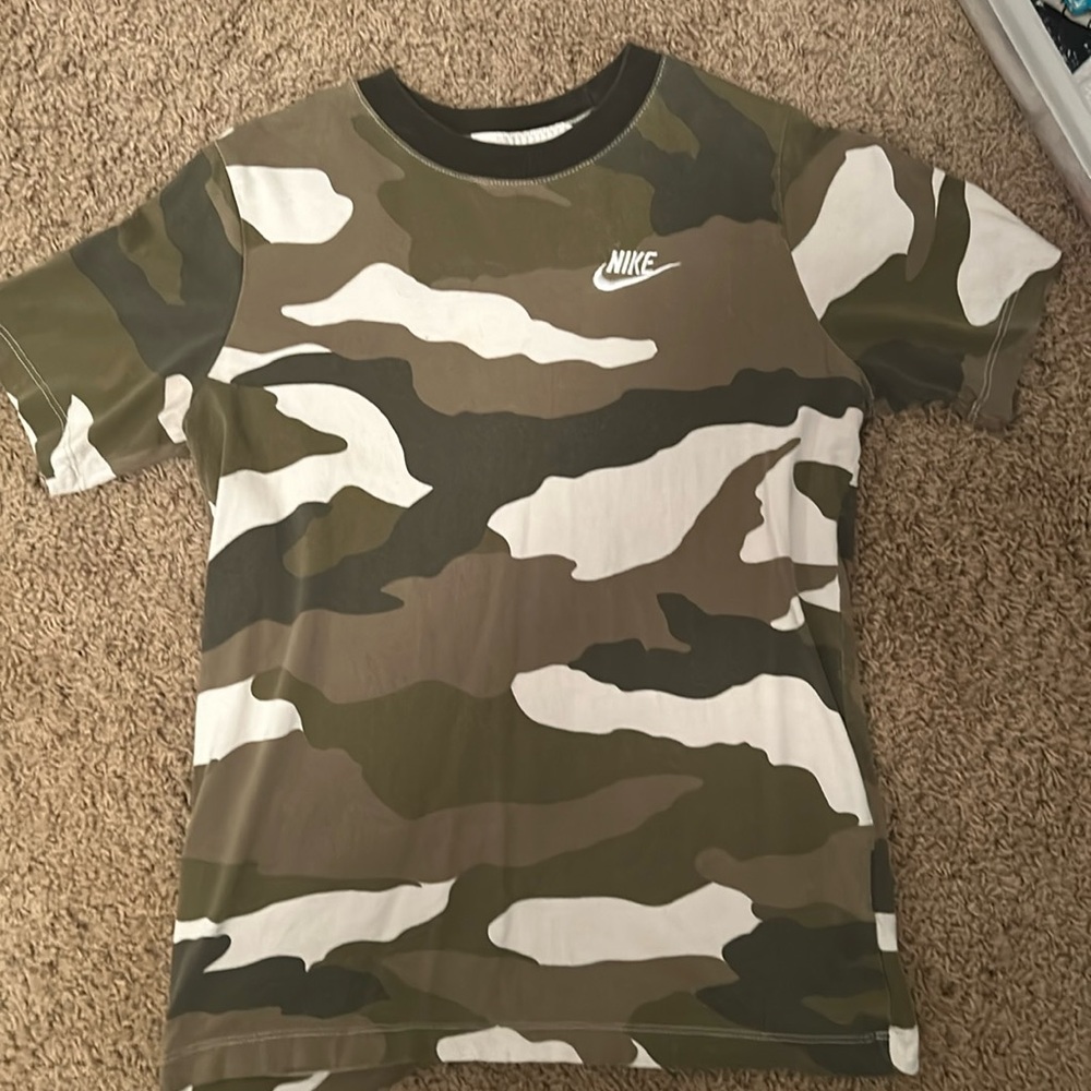 nike camo t-shirt size kids L